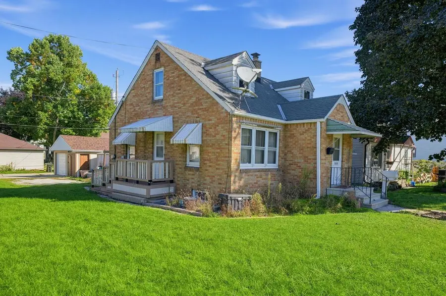 1636 Manitoba AVENUE, South Milwaukee, WI 53172 - #2