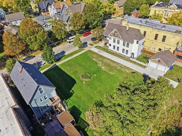 2032 N PALMER STREET, Milwaukee, WI 53212