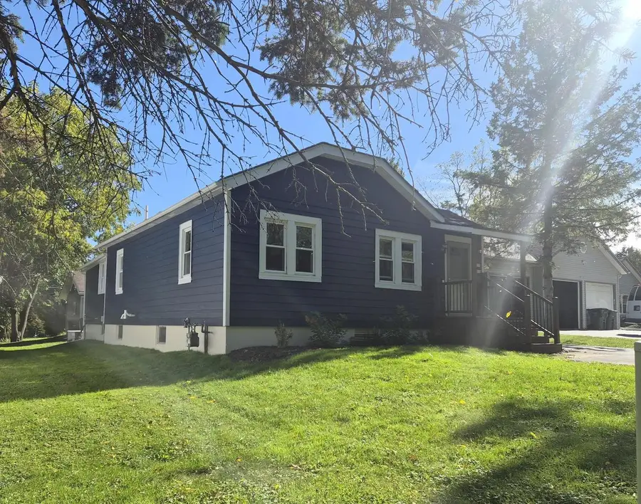 W277N2836 Chicago AVENUE, Pewaukee, WI 53072 - #2