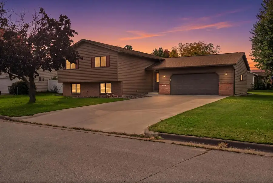 802 Laurel PLACE E, Holmen, WI 54636 - #2