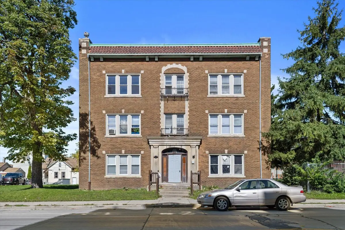 816 W Greenfield AVENUE, Milwaukee, WI 53204 - #1