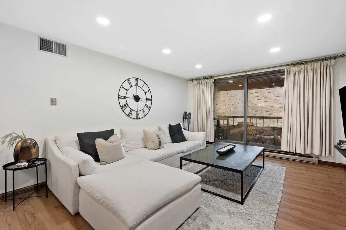 1818 E Shorewood BOULEVARD #211, Shorewood, WI 53211 - #1