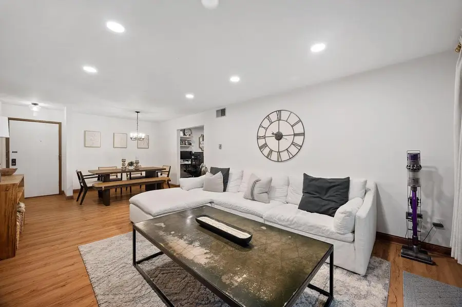 1818 E Shorewood BOULEVARD #211, Shorewood, WI 53211 - #2