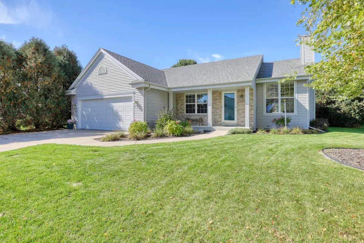 419 Majeskie DRIVE, Pewaukee, WI 53072 - #1