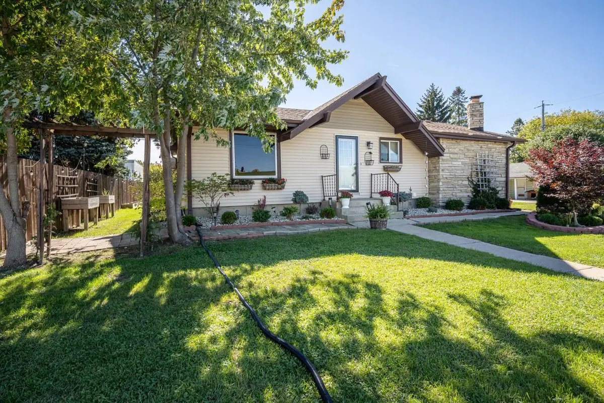 945 W Waterford AVENUE, Milwaukee, WI 53221 - #1