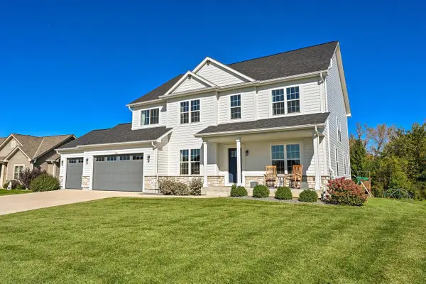 8460 S Nighthawk TRAIL, Oak Creek, WI 53154
