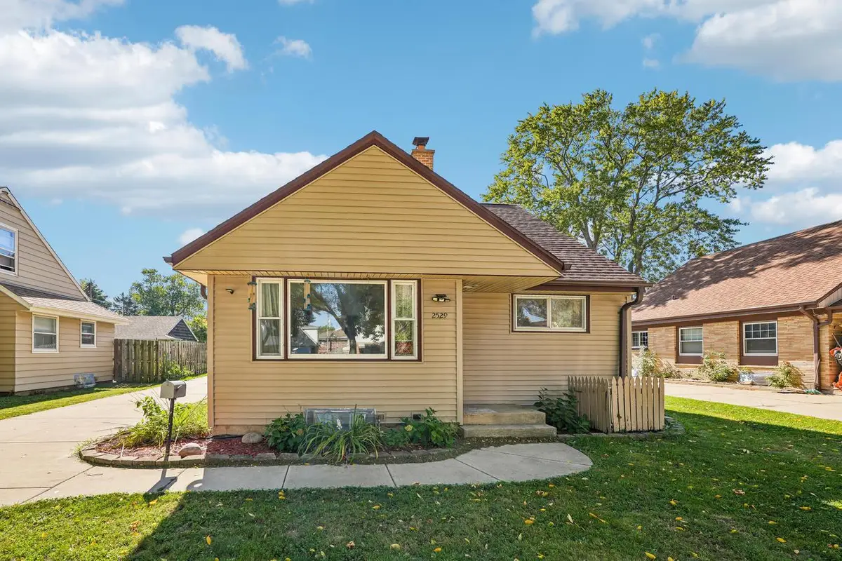 2529 W Bolivar AVENUE, Milwaukee, WI 53221 - #1