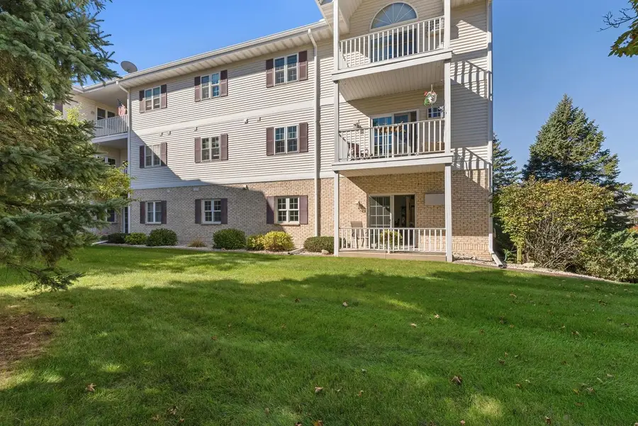 715 Canterberry COURT #102, West Bend, WI 53090 - #2