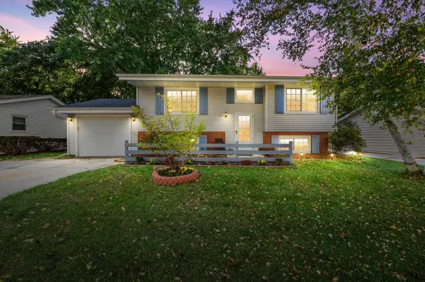 622 Clearview DRIVE, West Bend, WI 53090