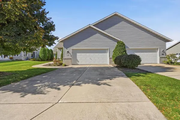 N7789 Maple Ridge ROAD, Oconomowoc, WI 53066