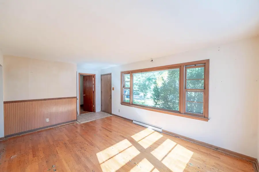 8023 W Scranton PLACE, Milwaukee, WI 53218 - #3