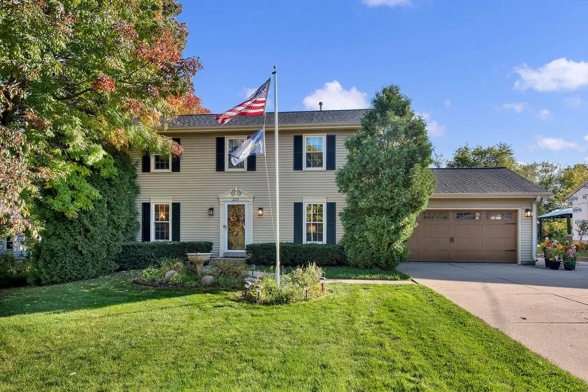 2215 W Mangold AVENUE, Milwaukee, WI 53221 - #1