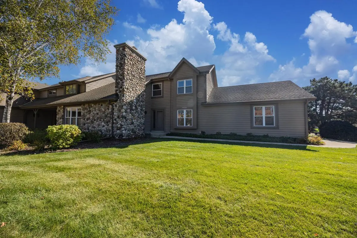 1515 W De La Warr CIRCLE, Mequon, WI 53092 - #1