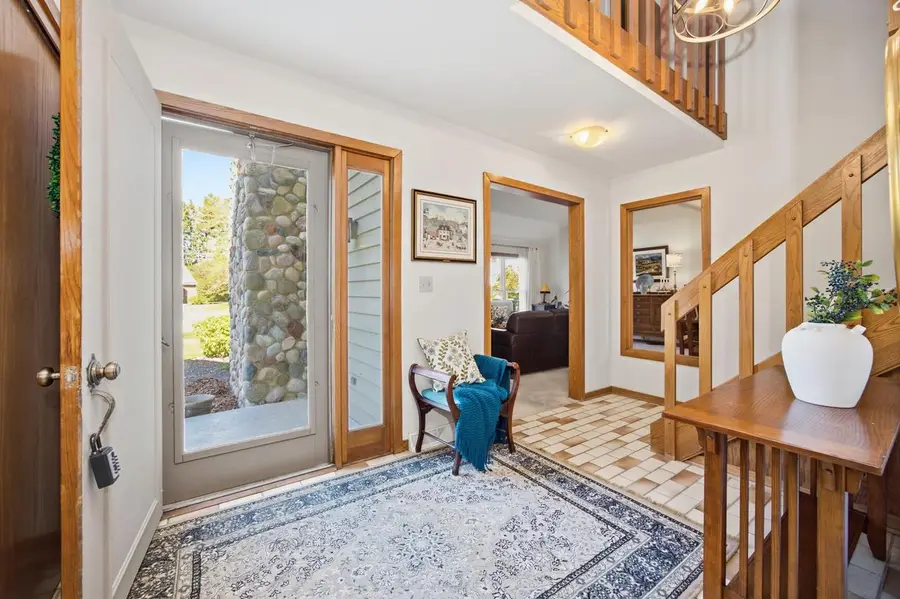 1515 W De La Warr CIRCLE, Mequon, WI 53092 - #2