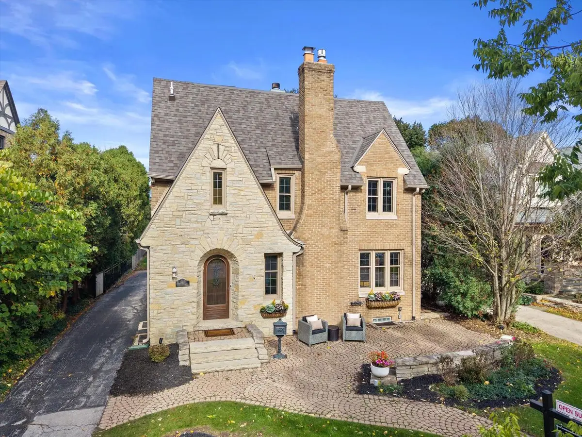 1578 E Cumberland BOULEVARD, Whitefish Bay, WI 53211 - #1