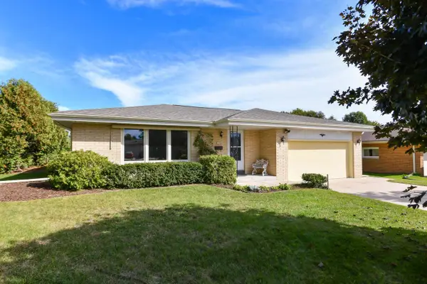 5152 Maplewood DRIVE, Greendale, WI 53129