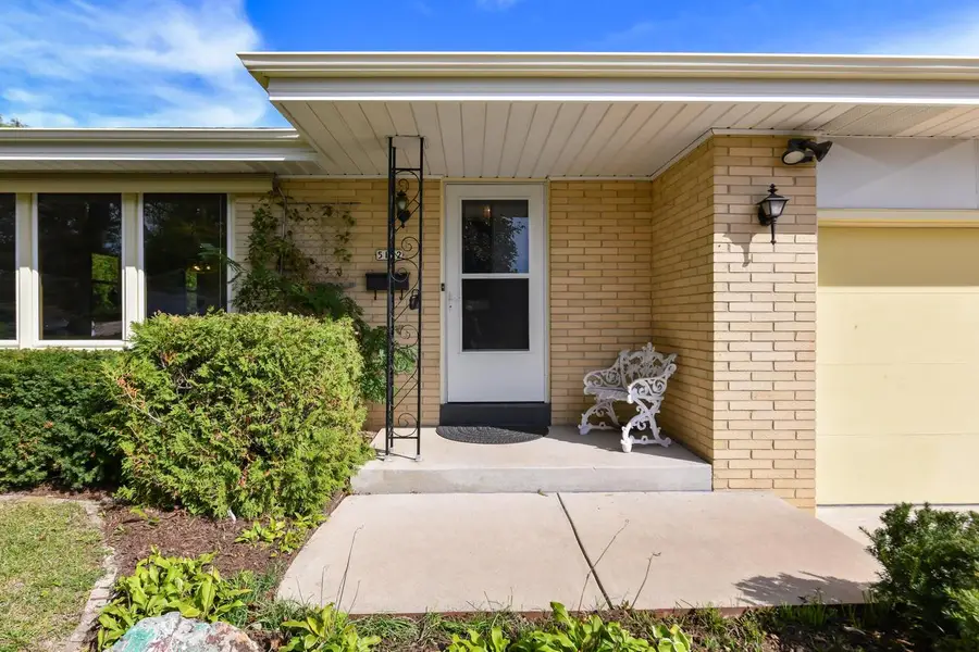 5152 Maplewood DRIVE, Greendale, WI 53129 - #2