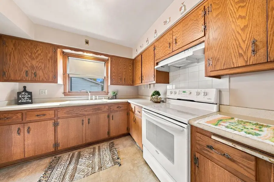 7708 W Tripoli AVENUE, Milwaukee, WI 53220 - #3