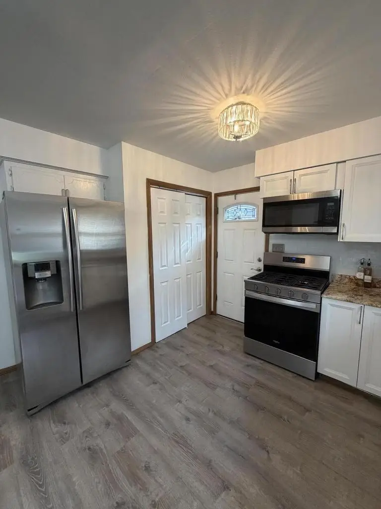 1633 W Leroy Ave AVENUE, Milwaukee, WI 53221 - #2