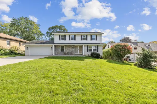 429 W Apple Tree ROAD, Glendale, WI 53217