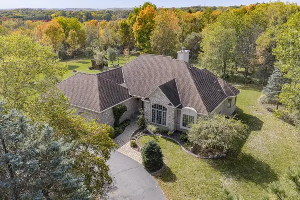 4945 S Calhoun ROAD, New Berlin, WI 53151
