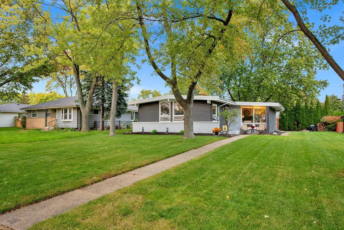 5674 S Honey Creek DRIVE, Milwaukee, WI 53221 - #1