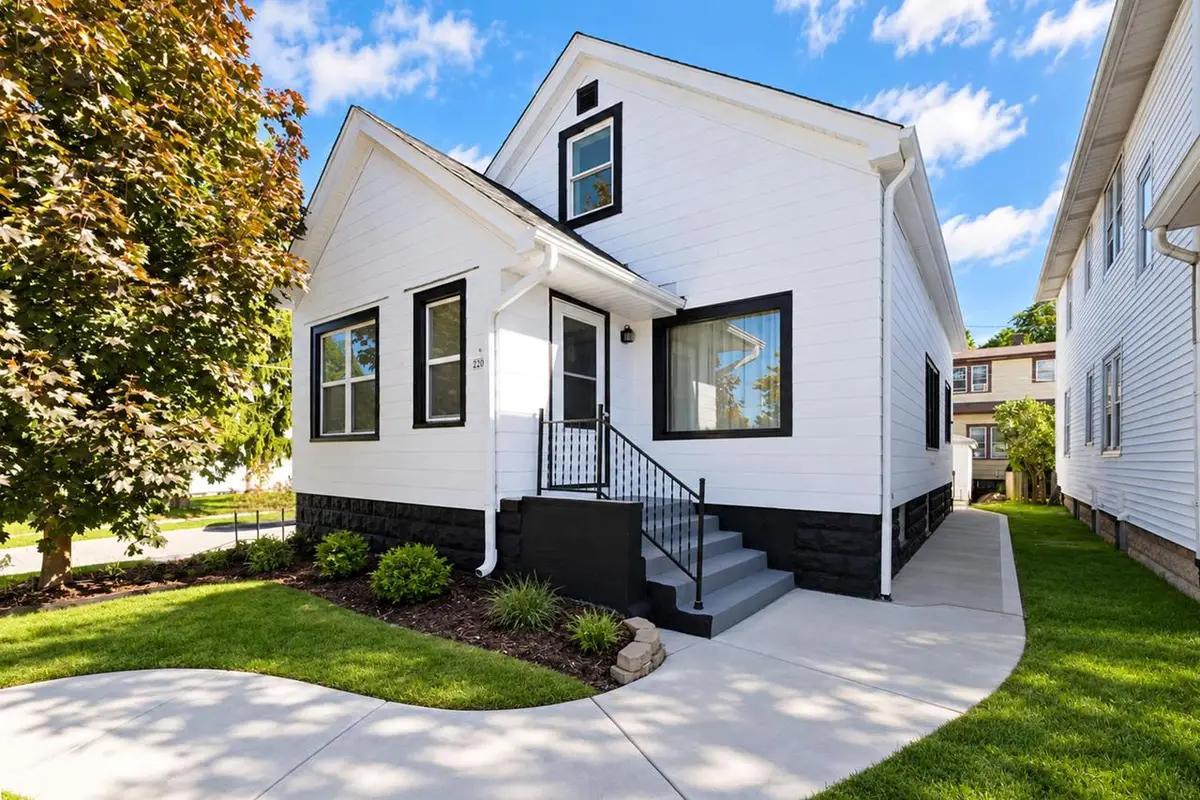 2200 S 89th STREET, West Allis, WI 53227 - #1