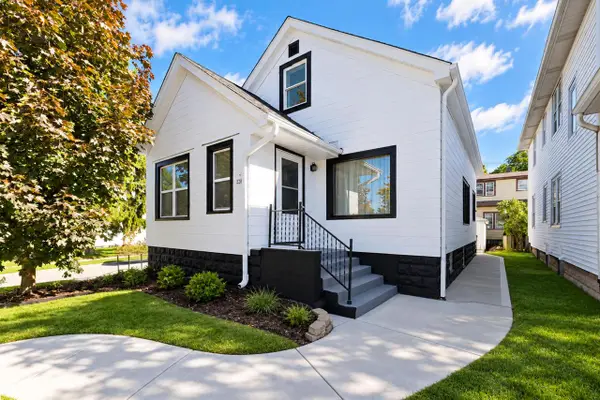 2200 S 89th STREET, West Allis, WI 53227