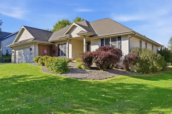 876 W Washington AVENUE, Hartford, WI 53027