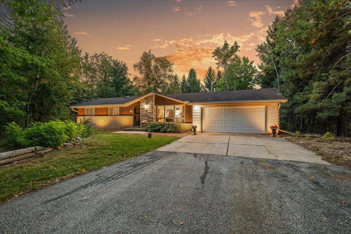 N30W22171 Green ROAD, Waukesha, WI 53186 - #1