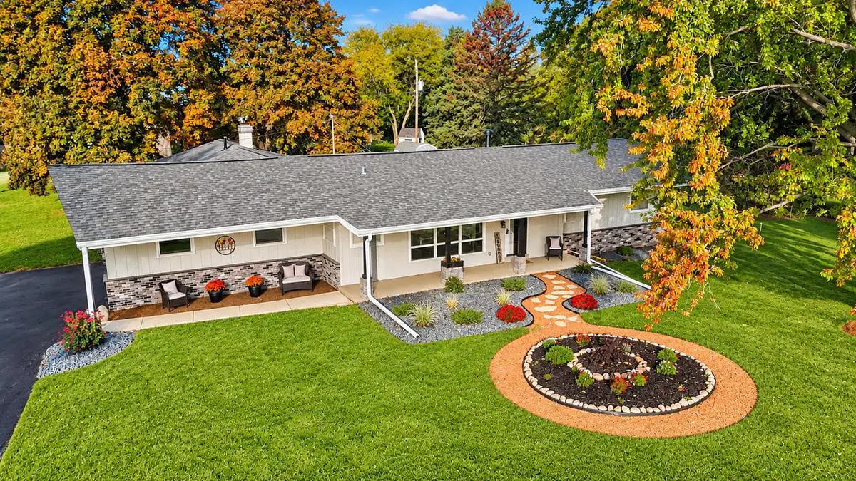 W226N8041 Longview DRIVE, Lisbon, WI 53089 - #1