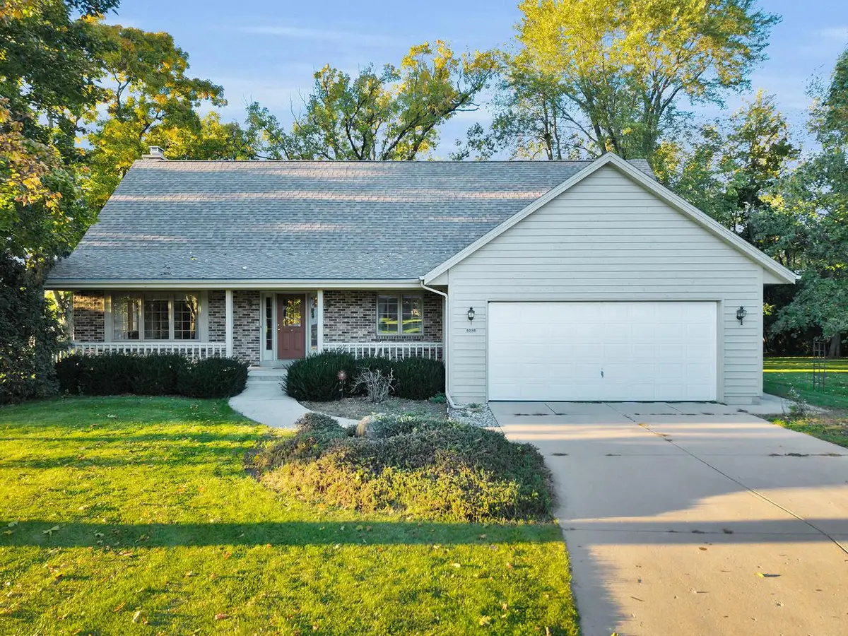 6196 Oak Brook DRIVE, Burlington, WI 53105 - #1