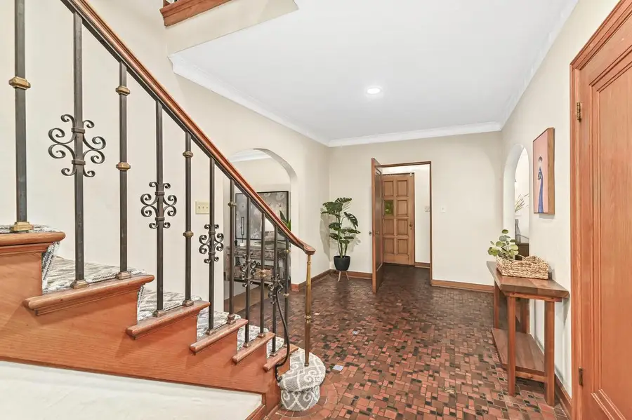 660 N Honey Creek PARKWAY, Wauwatosa, WI 53213 - #3