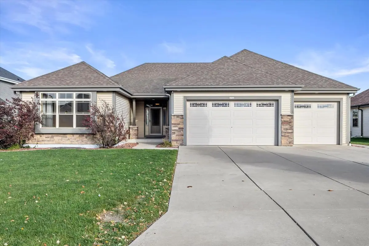 9752 S Mustang PLACE, Oak Creek, WI 53154 - #1