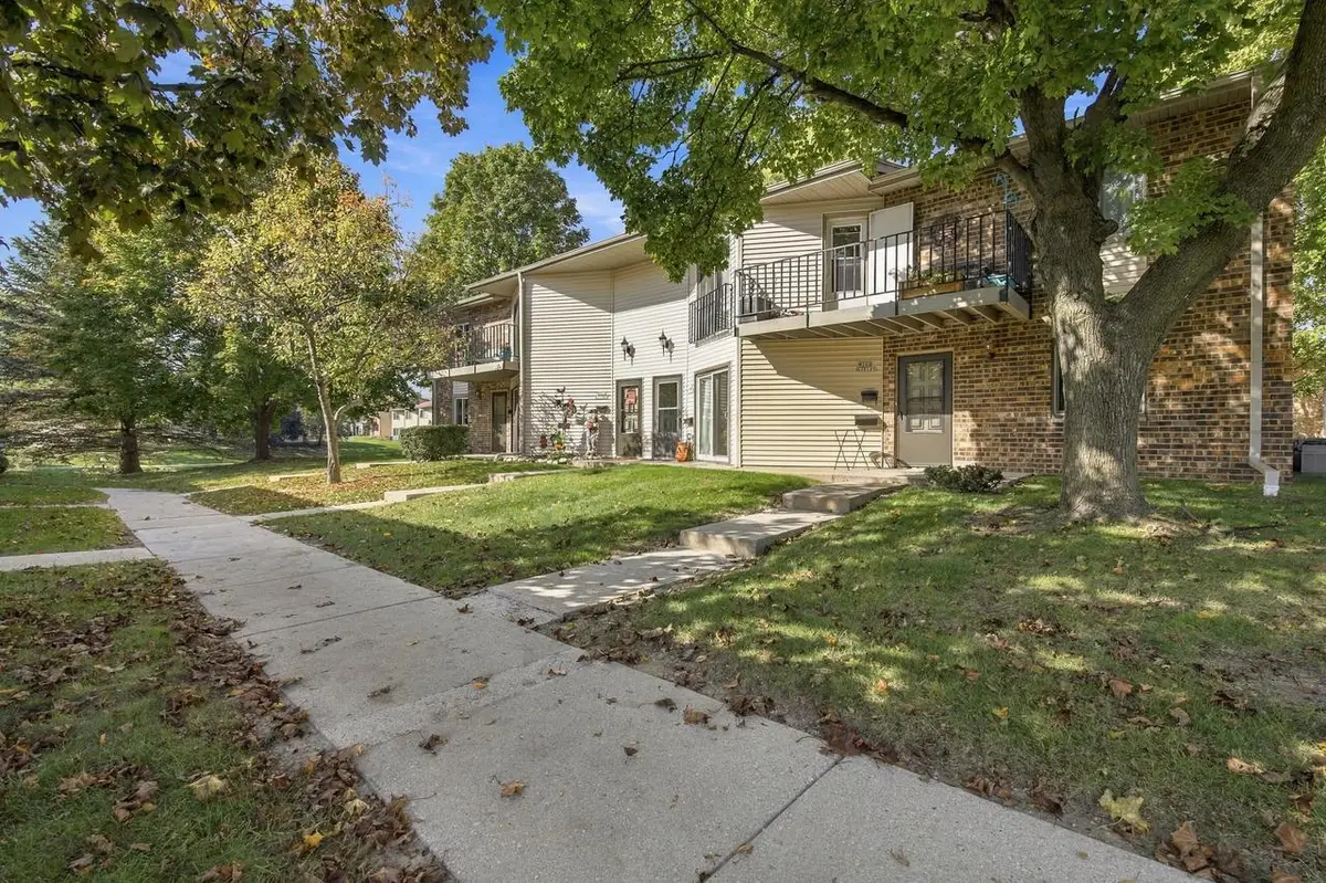 W168N11501 El Camino DRIVE #2, Building 3, Germantown, WI 53022 - #1