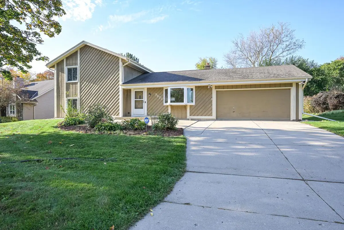 7021 W Southview DRIVE, Franklin, WI 53132 - #1