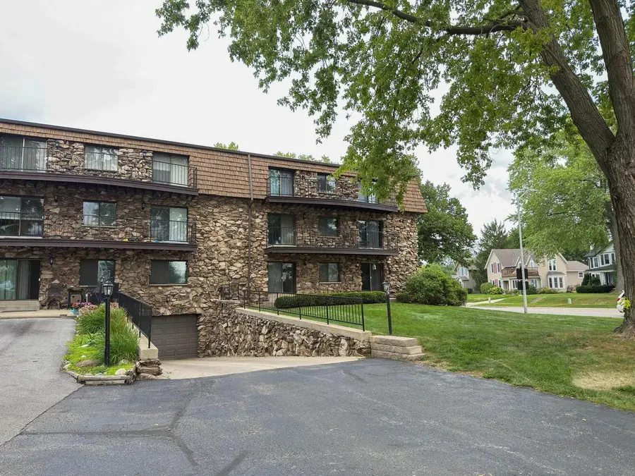 320 E Pleasant STREET #106, Oconomowoc, WI 53066 - #3