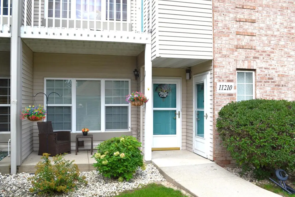 11210 W Gilbert AVENUE #E, Wauwatosa, WI 53226 - #1