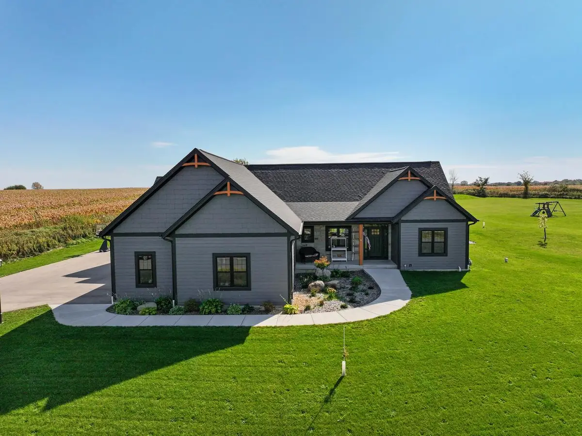 W3033 Preserve DRIVE, Elkhorn, WI 53121 - #1