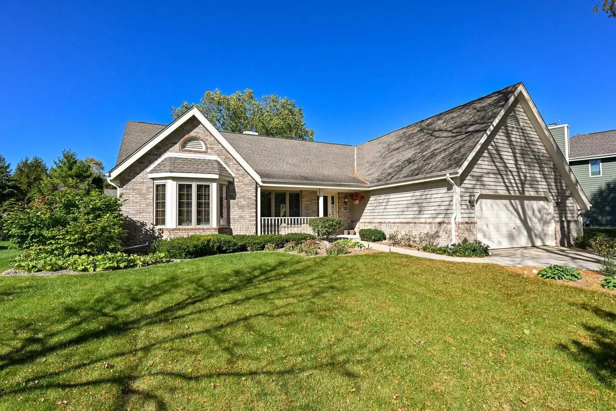 8752 W Willow Pointe PARKWAY, Franklin, WI 53132 - #1