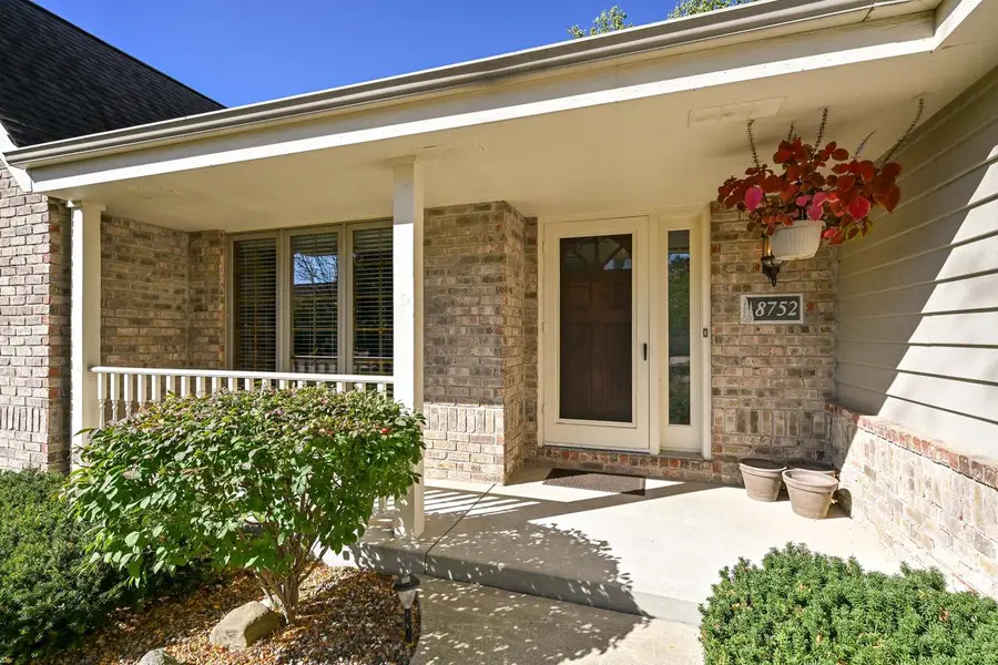 8752 W Willow Pointe PARKWAY, Franklin, WI 53132 - #2