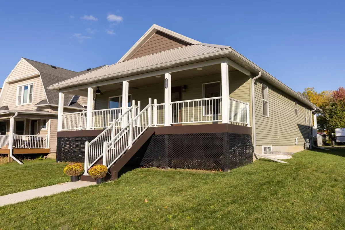 1208 Kilbourn Ave, Tomah, WI 54660 - #1