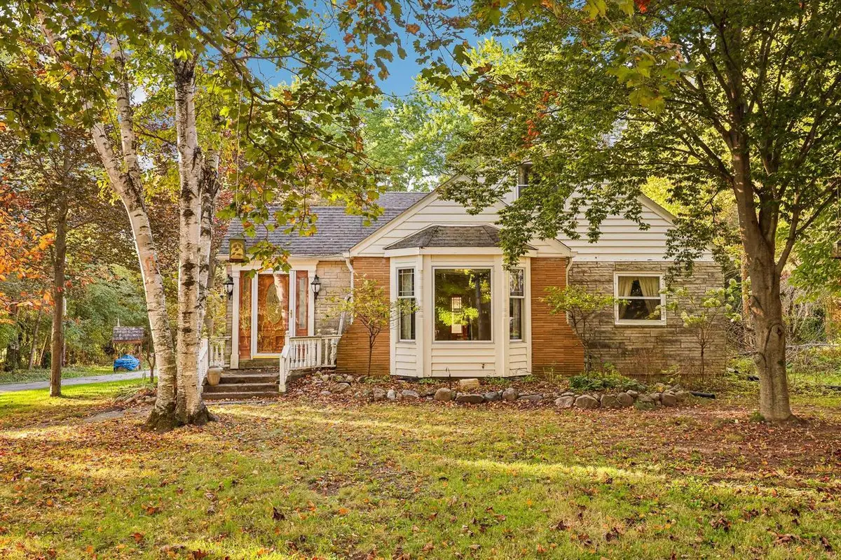 3307 W Hickory ROAD, Mequon, WI 53092 - #1