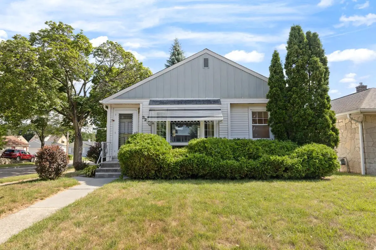 3230 W Ruskin STREET, Milwaukee, WI 53215 - #1