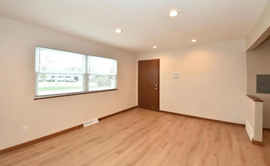 3050 W Fardale AVENUE, Milwaukee, WI 53221 - #3