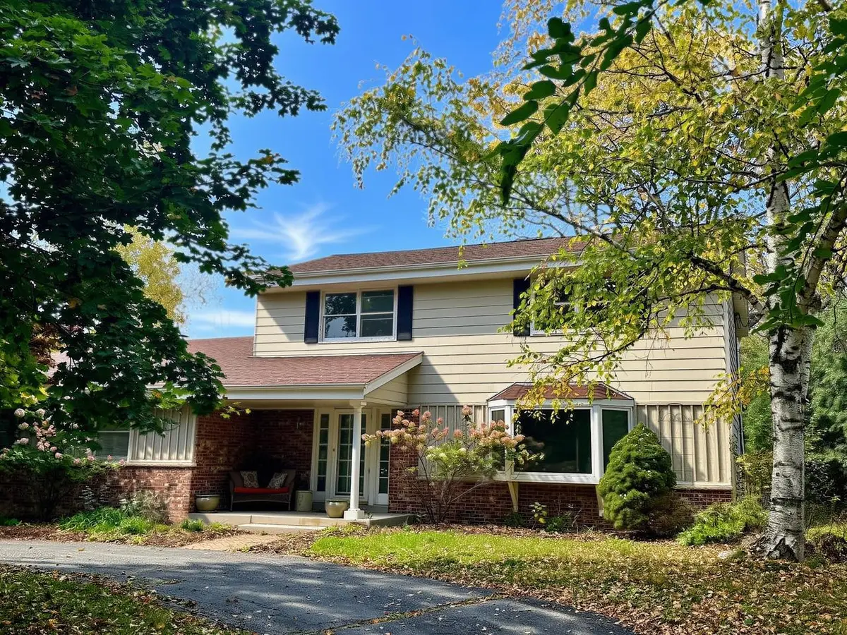 2100 Wildwood DRIVE, Cedarburg, WI 53012 - #1