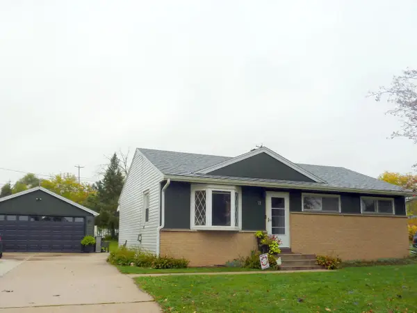 714 E Wisconsin AVENUE, Pewaukee, WI 53072