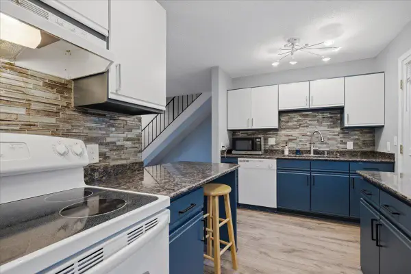 7850 Harwood AVENUE #6, Wauwatosa, WI 53213