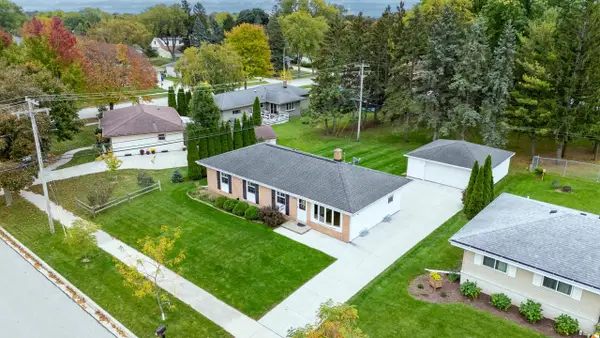 215 W Beutel ROAD, Port Washington, WI 53074