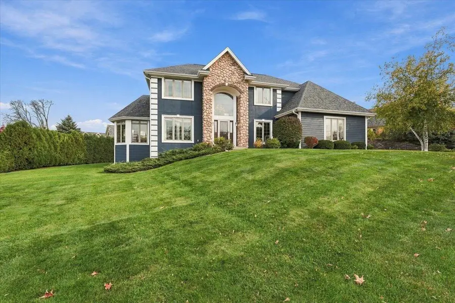 W217N5422 Taylors Woods DRIVE, Menomonee Falls, WI 53051 - #2